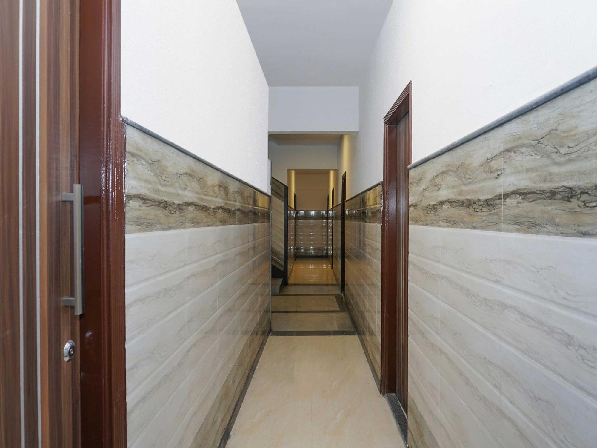Hotel O Golden Cafe Csennai Kültér fotó