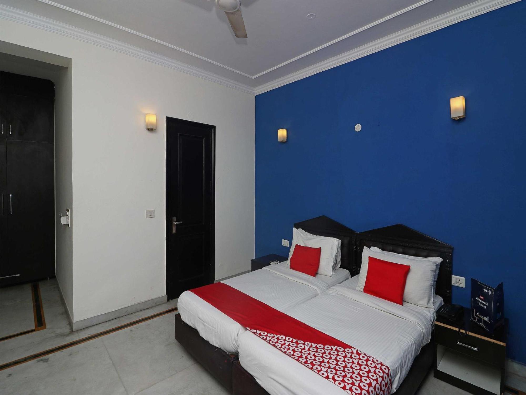 Hotel O Golden Cafe Csennai Kültér fotó