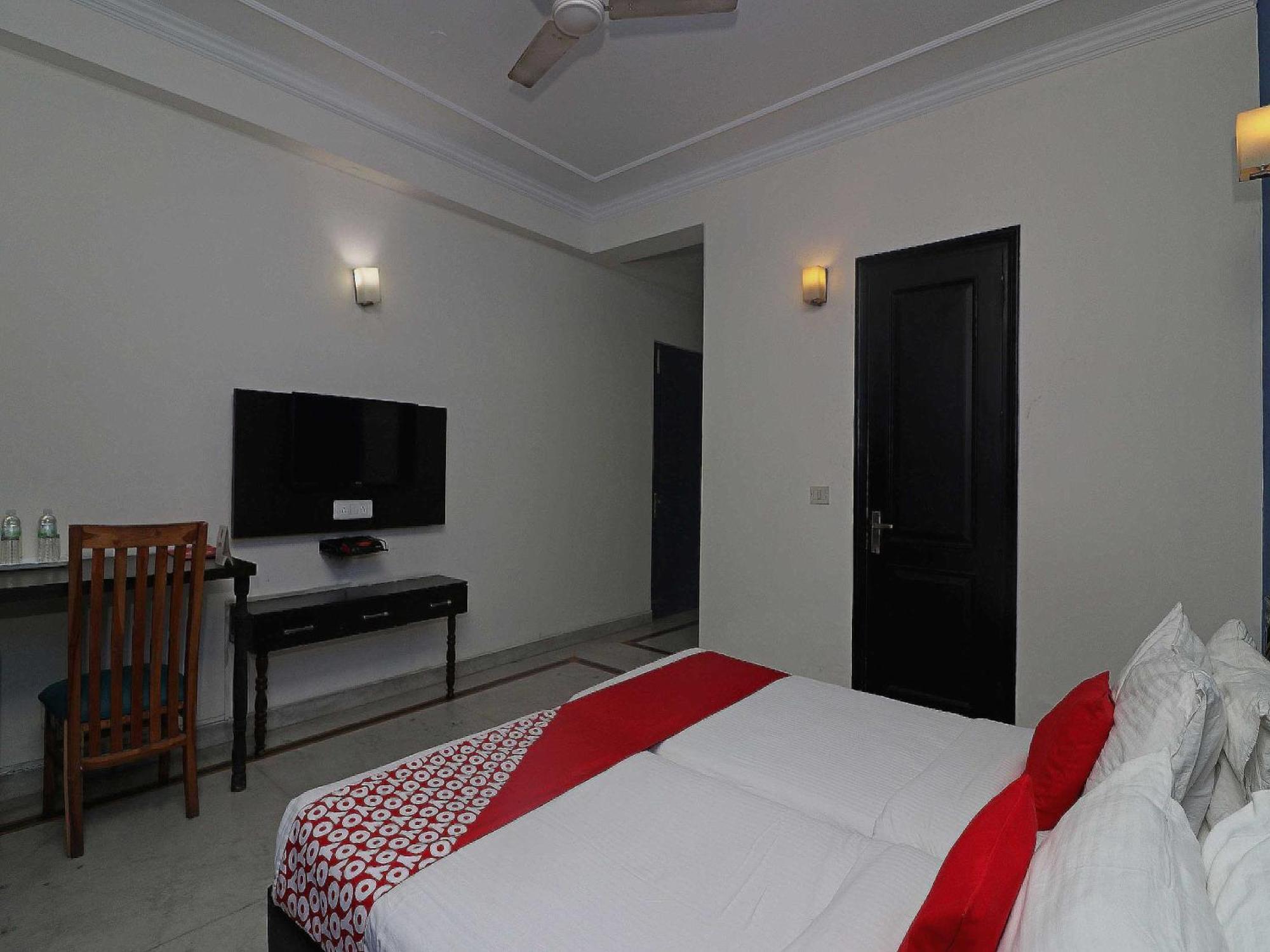 Hotel O Golden Cafe Csennai Kültér fotó