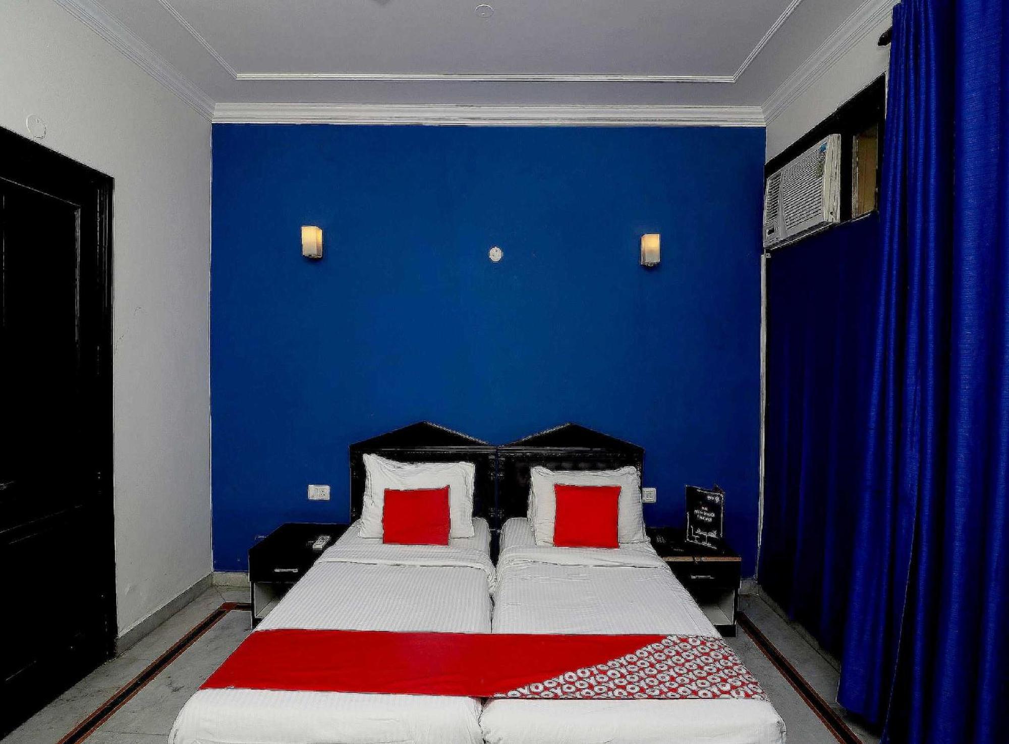 Hotel O Golden Cafe Csennai Kültér fotó