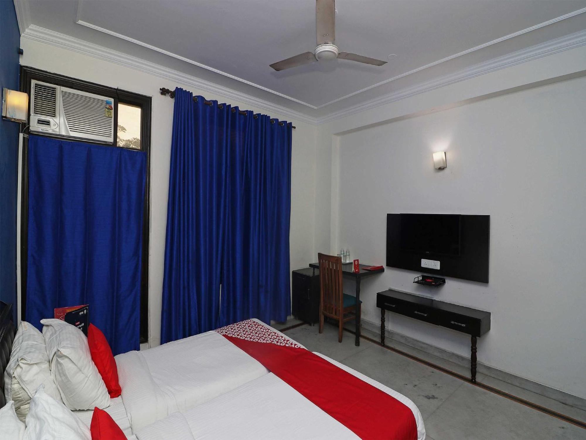 Hotel O Golden Cafe Csennai Kültér fotó