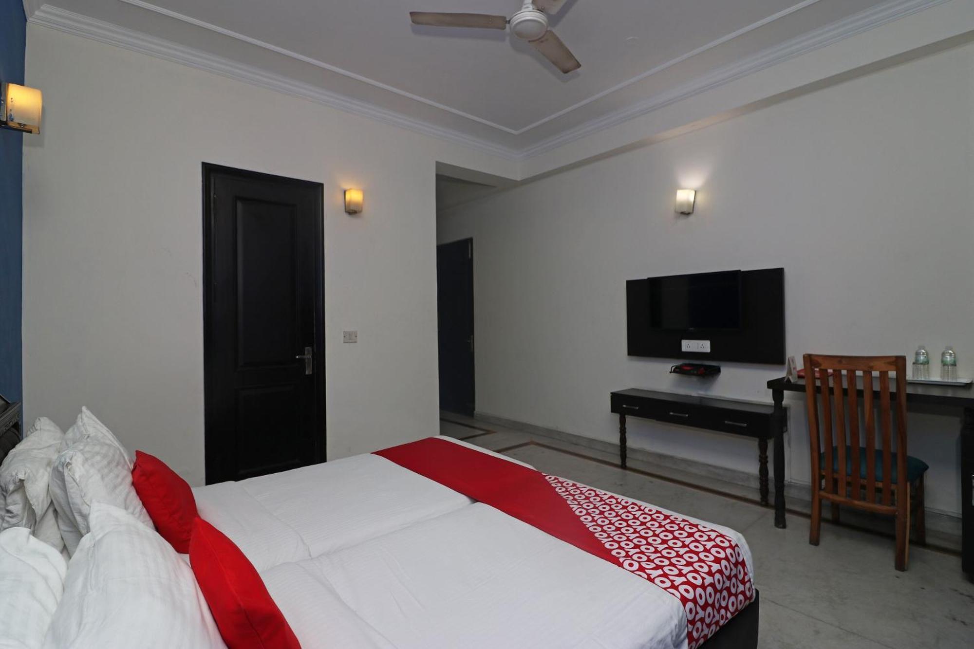 Hotel O Golden Cafe Csennai Kültér fotó